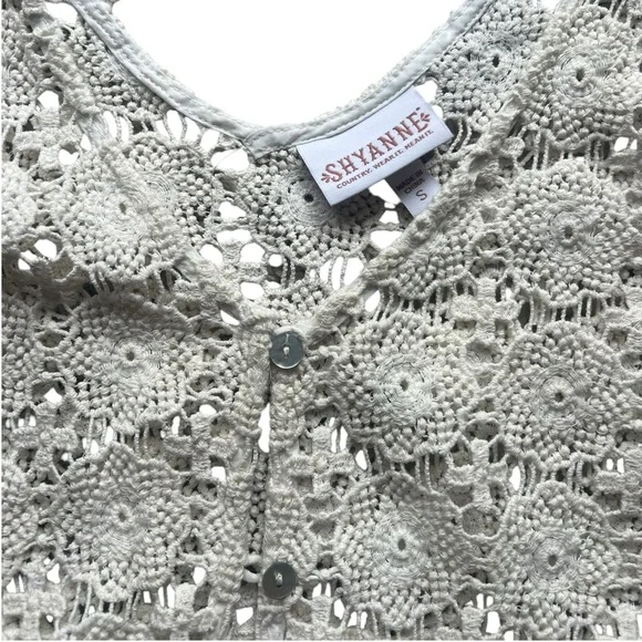 SHYANNE Crochet Fringe Cream Top - Picture 4 of 7